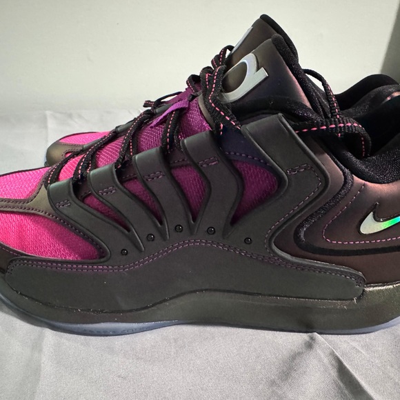 Nike - Picture 3 of 5